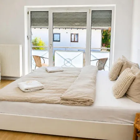 Og1 R Mit Balkon 15min Bis Salzburg Apartment