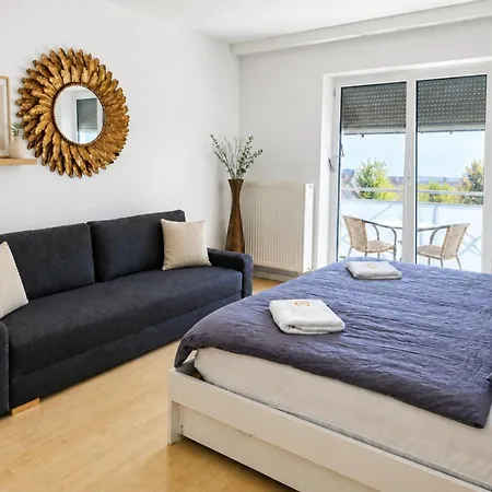 Og1 R Mit Balkon 15min Bis Salzburg Apartment Freilassing